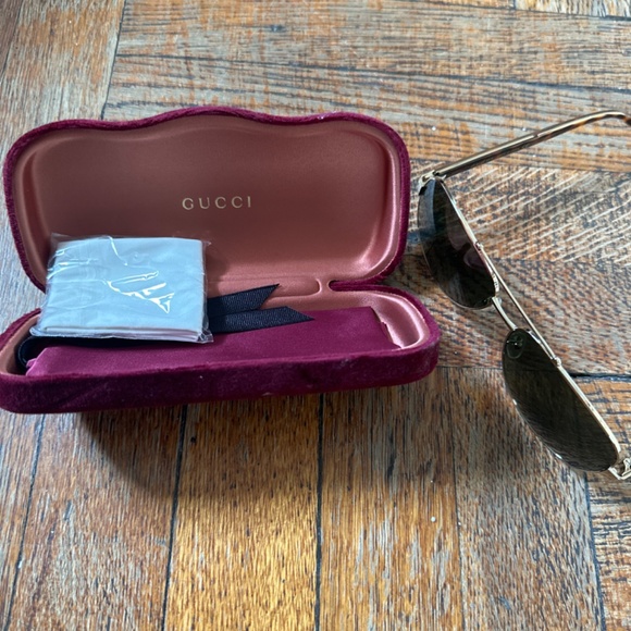 Gucci Aviator Sunglasses - Picture 4 of 6